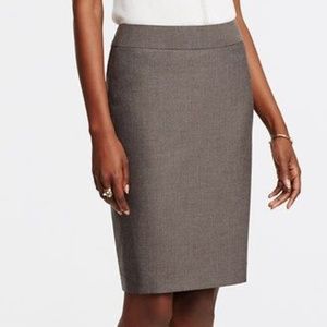 Ann Taylor Mini Herringbone Pencil Skirt Size 6